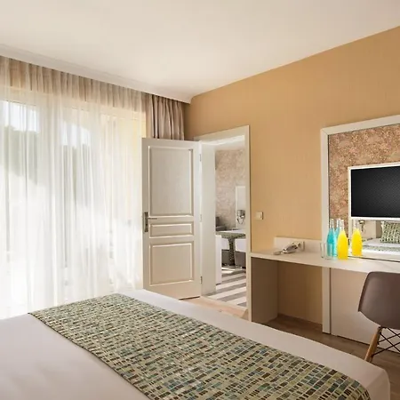 Royal White Sands Beach מלון אובזור