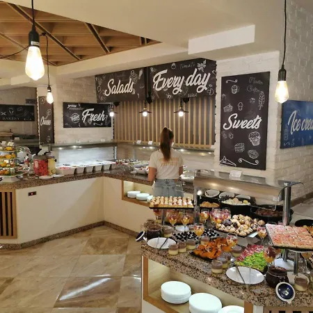 Royal White Sands Beach מלון 4*